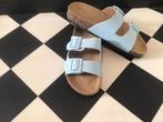 Lichtblauwe slippers dames 38, Kleding | Dames, Schoenen, Ophalen of Verzenden, Nieuw, Blauw
