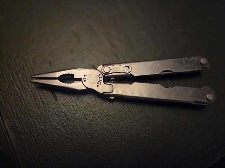 SOG Paratool multitool, Caravans en Kamperen, Kampeergereedschap, Gebruikt, Ophalen of Verzenden