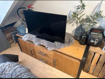 Tv-kast op maat: hout & ijzer beschikbaar voor biedingen