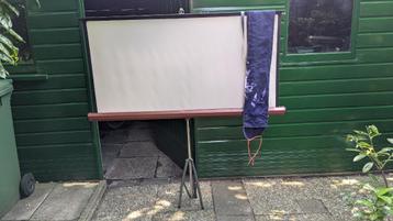 Projectiescherm met inklapbare driepoot standaard 150 cm bre beschikbaar voor biedingen
