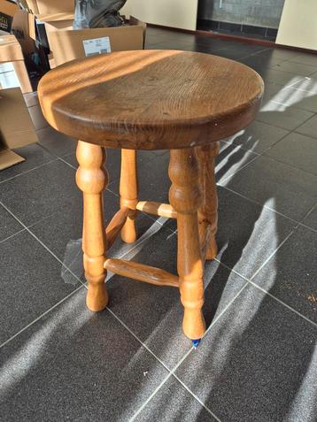 Massief Houten Krukje - Stoer en Authentiek beschikbaar voor biedingen