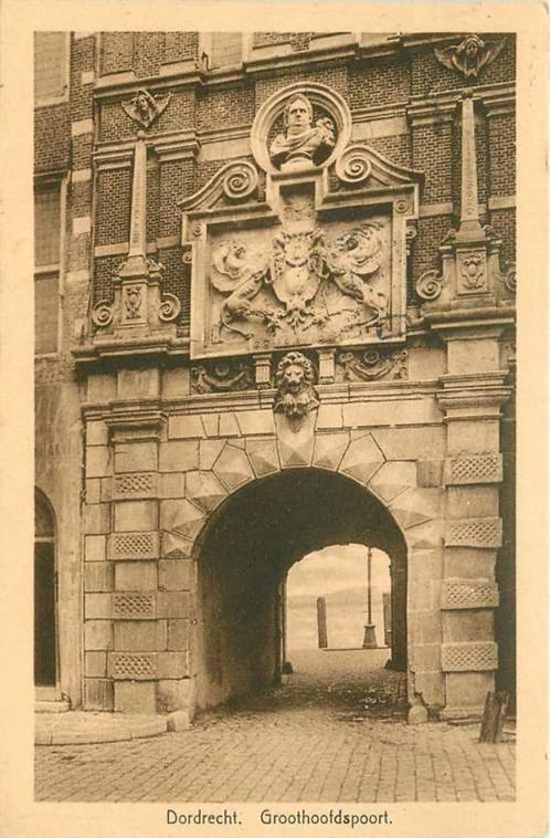 (300-468-049) Dordrecht Groothoofdspoort, Verzamelen, Ansichtkaarten | Nederland, Zuid-Holland, Verzenden