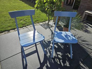 Blauwe houten stoelen  beschikbaar voor biedingen