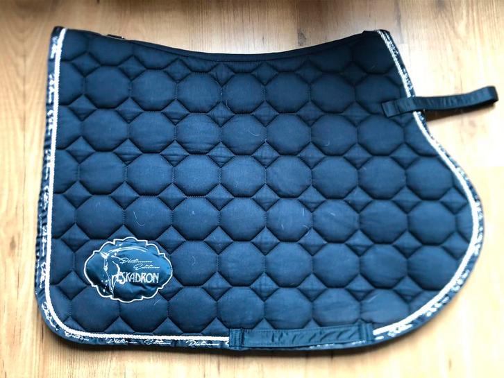 Eskadron Blauw Sjabrak Full Vs Springdekje Platinum Edition, Dieren en Toebehoren, Paarden en Pony's | Dekens en Dekjes, Gebruikt