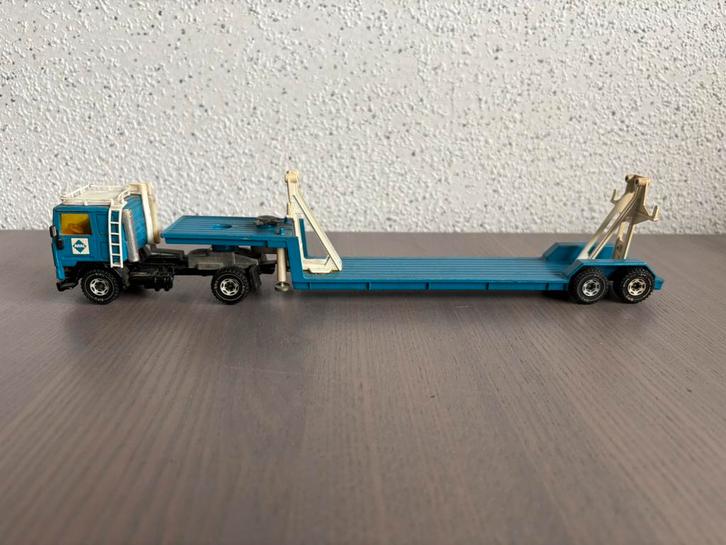 Siku 1/55 3712 Volvo F10 Turbo 6 met V307 dieplader, Hobby en Vrije tijd, Modelauto's | 1:50, Zo goed als nieuw, Bus of Vrachtwagen