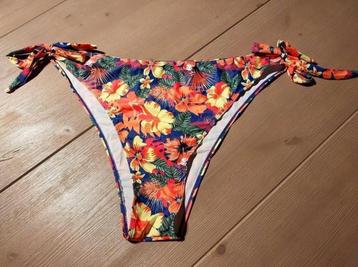 kleurig bikini slip 48/50 beschikbaar voor biedingen