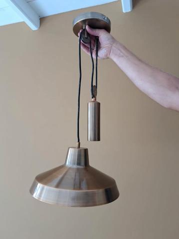 Stijlvolle hanglamp beschikbaar voor biedingen
