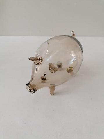 glazen spaarvarken beschikbaar voor biedingen