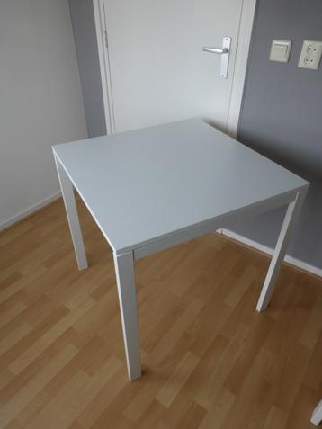 IKEA tafeltje beschikbaar voor biedingen