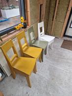 Vier houten stoelen in diverse kleuren, Ophalen, Gebruikt, Overige kleuren, Vier