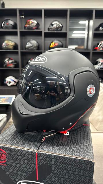 NIEUWE ROOF Boxxer Mat Carbon – Maat XL– Smoke vizier beschikbaar voor biedingen