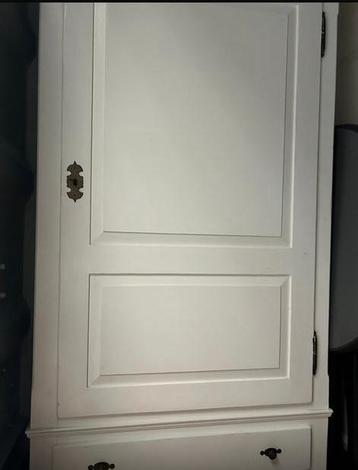 witte (kleding)kast beschikbaar voor biedingen