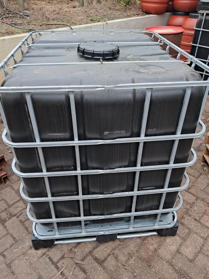 Zeer nette zwarte ibc's van 1000 liter, Tuin en Terras, Regentonnen, Zo goed als nieuw, 150 liter of meer, Ophalen