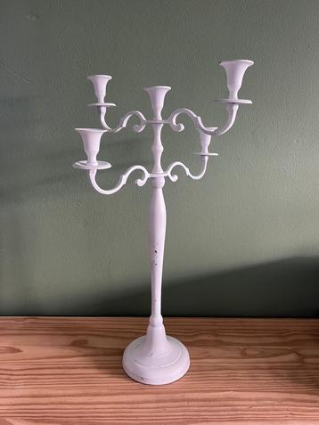 Stijlvolle witte metalen kandelaar – 5-armig beschikbaar voor biedingen