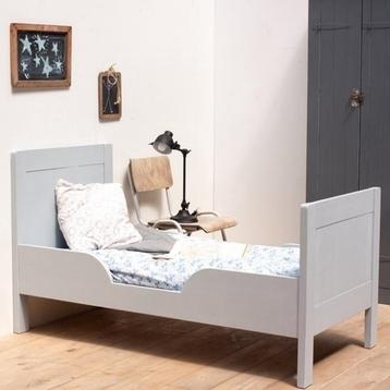 Set kinderbed en kast massief hout Timzowood beschikbaar voor biedingen