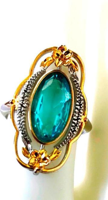 925 zilveren ring met grote ovale helder hemelsblauwe steen beschikbaar voor biedingen