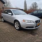 Volvo V70 2.4 D5 120KW TOP TOP AUT/LEER/CRUISCONTROL/NAVI, Auto's, Volvo, 1800 kg, Zwart, 163 pk, Stationwagon