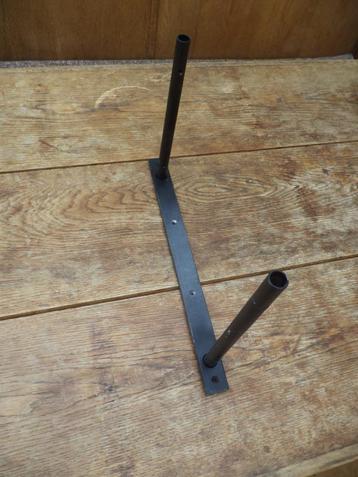 14 stuks metalen plankendragers voor 14 planken van 200 x 40 beschikbaar voor biedingen