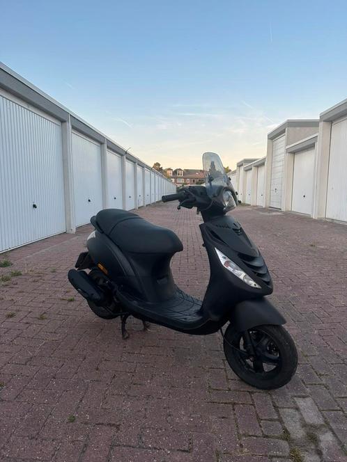Piaggio zip 4takt snor, Fietsen en Brommers, Scooters | Piaggio, Gebruikt, Zip, Ophalen of Verzenden