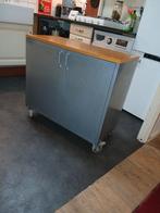 Buffetkast / Keukenkast op wielen.Brengen mogelijk, Metaal, Industrieel, 25 tot 50 cm, Gebruikt