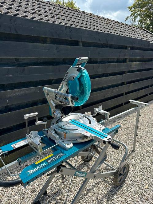Makita afkortzaag op accu met onderstel, Doe-het-zelf en Verbouw, Gereedschap | Zaagmachines, Zo goed als nieuw, Afkortzaag, 1200 watt of meer