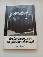 "Brabantse mutsen uit grootmoederstijd" boek, Ophalen of Verzenden, 20e eeuw of later, Gelezen
