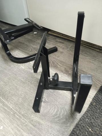 2 zware luidspreker steunen, vloerstaande luidsprekers €15, beschikbaar voor biedingen