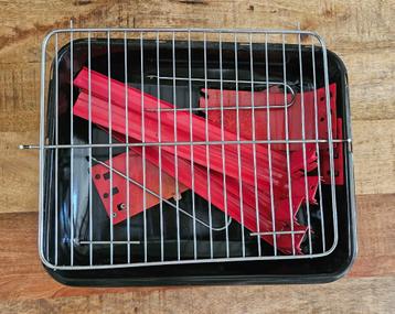 Kleine degelijke bbq beschikbaar voor biedingen