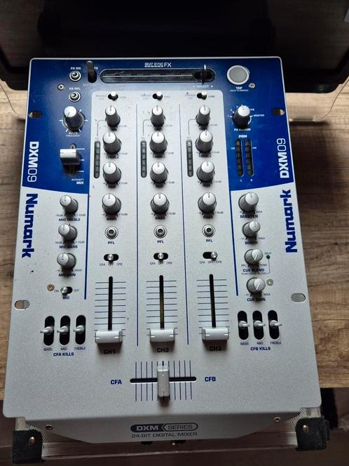 Numark DXM 09 Professionele Dj Mixer met Fligtcase, Muziek en Instrumenten, Mengpanelen, Gebruikt, Minder dan 5 kanalen, Microfooningang