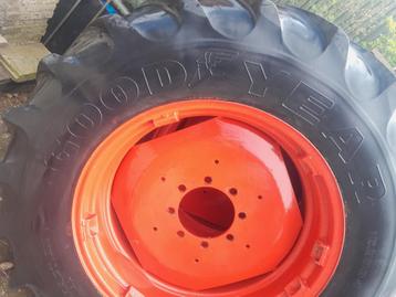Achterbanden met velgen Fendt tractor  beschikbaar voor biedingen