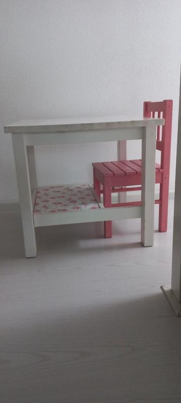 Mooi setje tafel en stoel peuter / kleuter beschikbaar voor biedingen