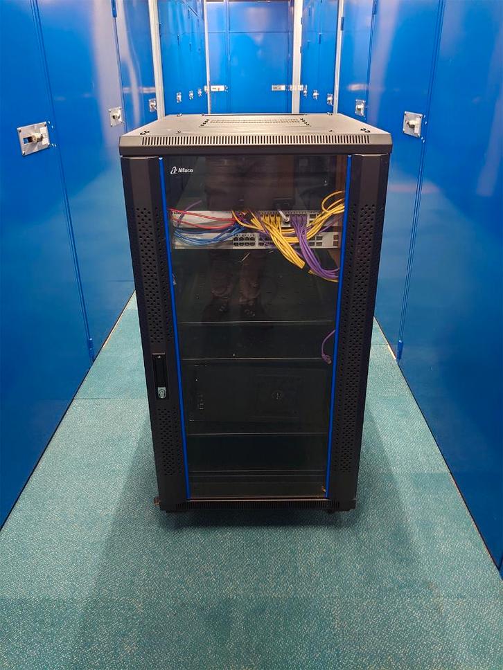 Alfaco 19" serverkast / patchkast op wielen – 22U, Computers en Software, Serverkasten, Zo goed als nieuw, Glas, Plaatstaal, Ophalen