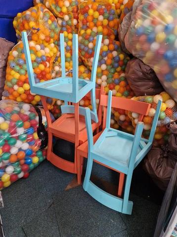 Gekleurde stoelen 5 stuks beschikbaar voor biedingen
