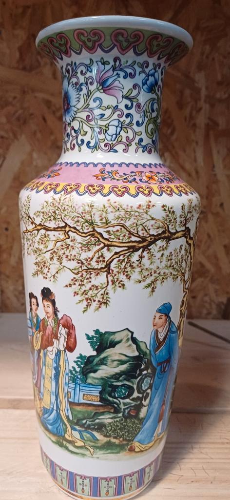 Chinese Vaas met Verfijnde Decoratie, Antiek en Kunst, Antiek | Vazen, Ophalen of Verzenden
