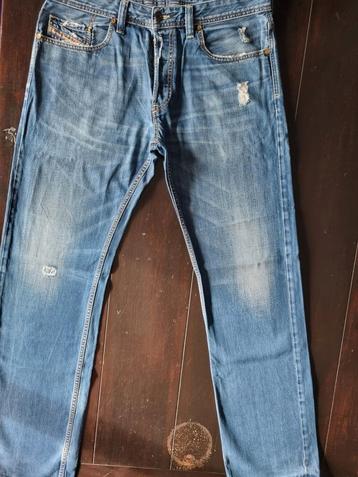 CLASSIC VINTAGE DIESEL LARKEE RELAXED DESTROY JEANS  beschikbaar voor biedingen