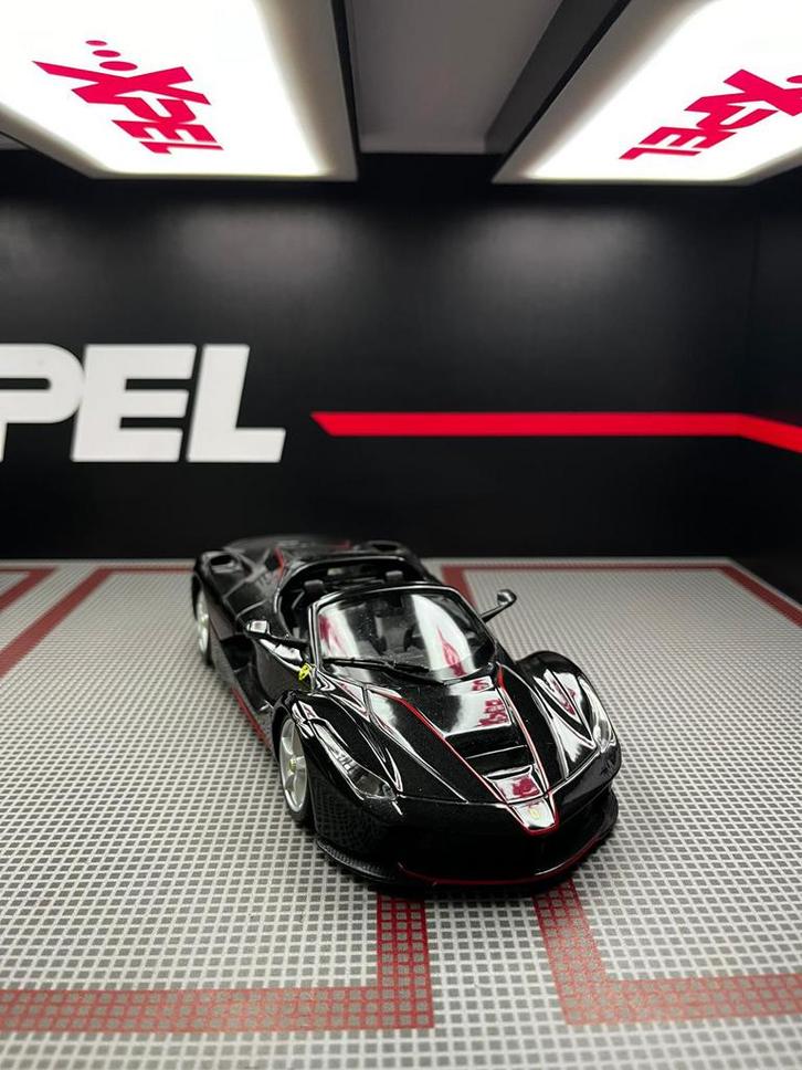 Ferrari Laferrari aperta 1:24 burago, Hobby en Vrije tijd, Modelauto's | 1:24, Bburago, Ophalen of Verzenden