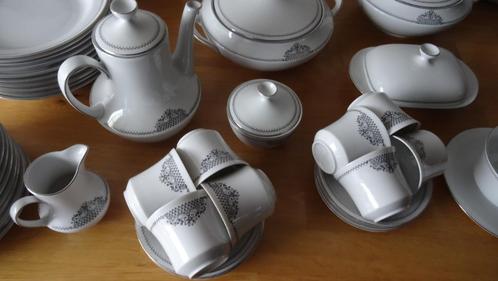 Eetservies, Huis en Inrichting, Keuken | Servies, Zo goed als nieuw, Compleet servies, Overige stijlen, Porselein, Ophalen