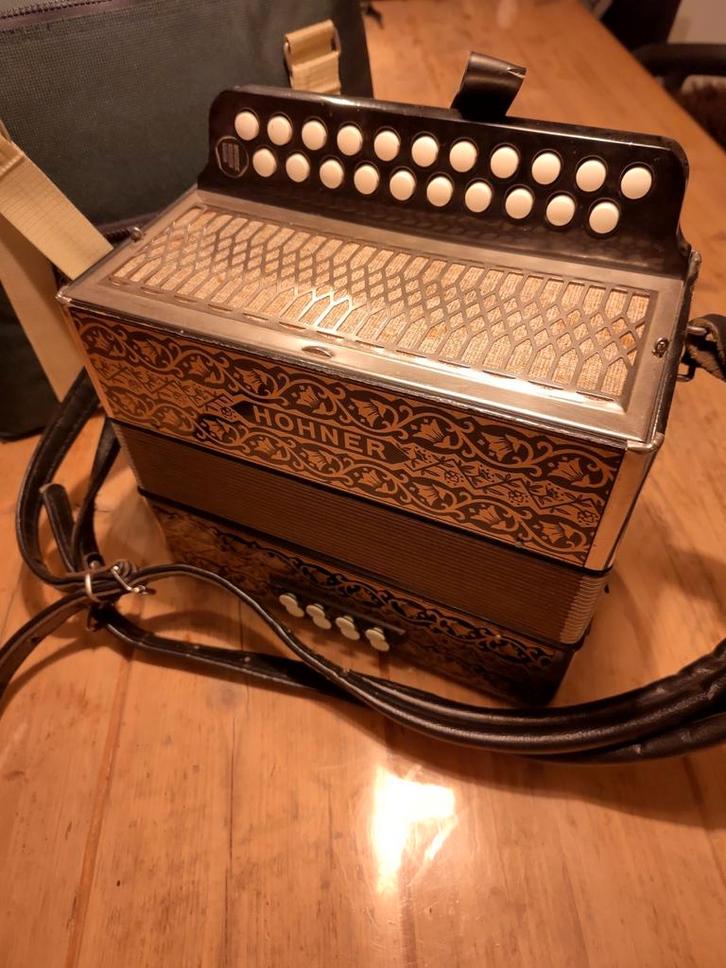 Hohner Goudbrand Wiener Accordeon, Muziek en Instrumenten, Accordeons, Gebruikt, Knopaccordeon, 120-bas, Hohner, Met koffer, Met riemen