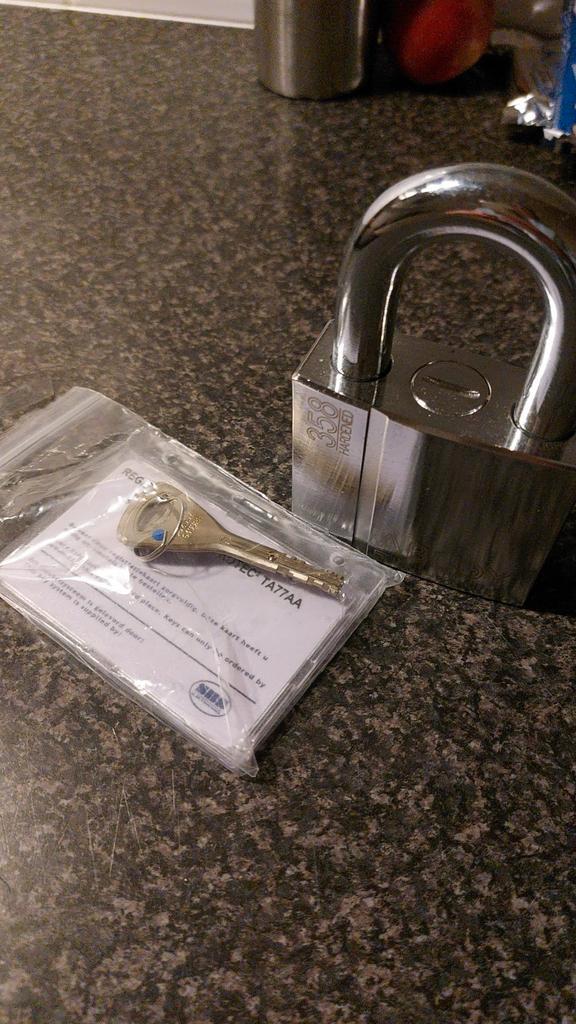 Assa Abloy Pl358 inclusief 2 sleutels en card, Doe-het-zelf en Verbouw, Hang- en Sluitwerk, Nieuw, Slot, Ophalen of Verzenden