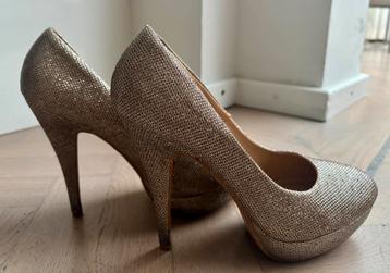 Plateau pump goud maat 40 beschikbaar voor biedingen