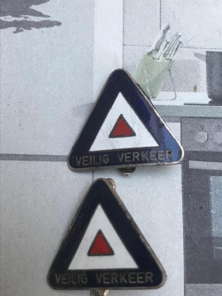 speldjes,buttons zie hieeronder de omschr.plus foto's, Verzamelen, Speldjes, Pins en Buttons, Gebruikt, Speldje of Pin, Overige onderwerpen