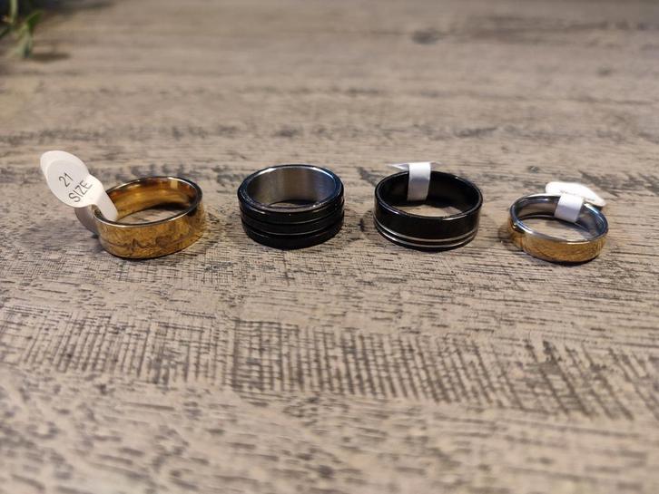 Set van 4 Ringen - Diverse Stijlen, Sieraden, Tassen en Uiterlijk, Ringen, Nieuw, Dame of Heer, 20 of groter, Overige kleuren