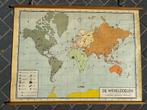 Wereldkaart met werelddelen, Antiek en Kunst, Antiek | Schoolplaten, Ophalen of Verzenden, Aardrijkskunde