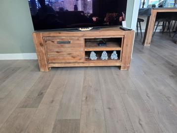 mooi uitziend tv meubel.. beschikbaar voor biedingen