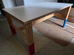 Kindertafel met 2 stoelen en 2 krukjes, Kinderen en Baby's, Kinderkamer | Tafels en Stoelen, Ophalen, Gebruikt, Tafel(s) en Stoel(en)
