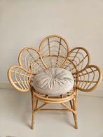 Rotan stoel in bloemvorm (lotus) van Xenos. Zgan, Ophalen, Zo goed als nieuw, Bruin, Eén