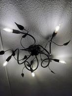 Zwarte plafondlamp met blaadjes en vijf dimbare kaarslampjes, Huis en Inrichting, Lampen | Plafondlampen, Ophalen, Zo goed als nieuw