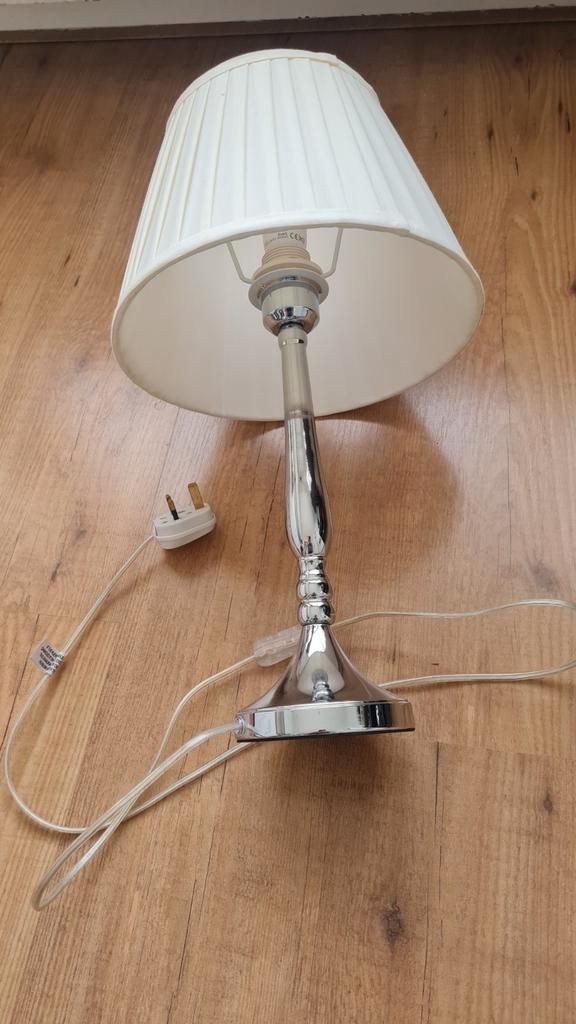 Tafellamp met Engelse stekker, Huis en Inrichting, Lampen | Tafellampen, Gebruikt, Minder dan 50 cm, Ophalen