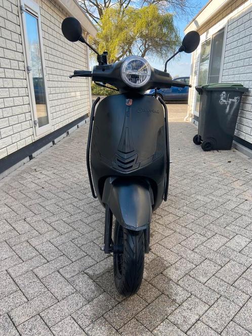 La Souris Sourini + 2 helmen en 2 sloten, Fietsen en Brommers, Scooters | Overige merken, Gebruikt, Benzine, Ophalen of Verzenden