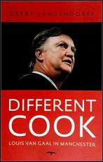 Louis van Gaal: Different cook. LvG in Manchester., Ophalen of Verzenden, Gelezen, Balsport